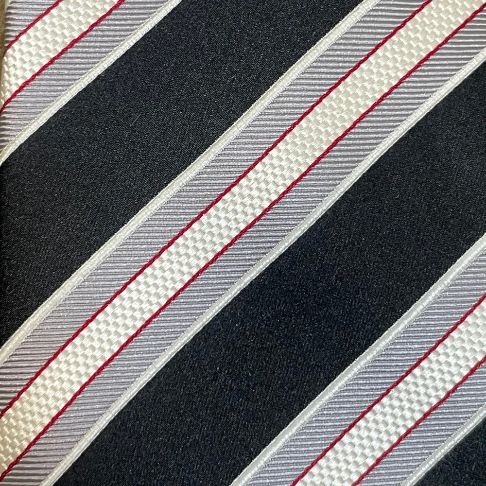 Donald J Trump Silk Necktie Mens Black Silver‎ Striped Signature Collection Tie